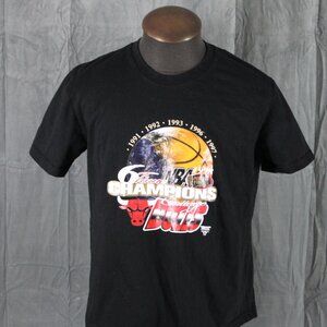 Chicago Bulls Shirt - 6 Time World Champions Iron On Graphic - Men's Medium